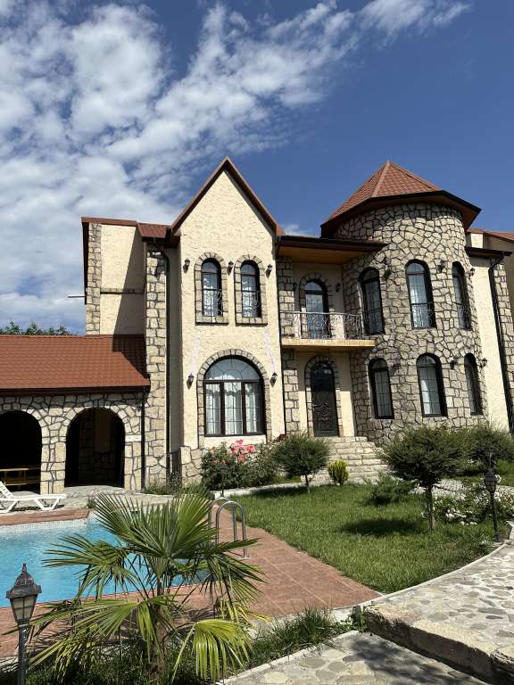 Qəbələ Qəbələ şəhəri həziaslanov küc günlük kirayə Həyət evi / Villa 300 AZN-a 5 otaqlı Qəbələ Qəbələ şəhəri həziaslanov küc günlük kirayə Həyət evi / Villa 300 AZN-a 5 otaqlı