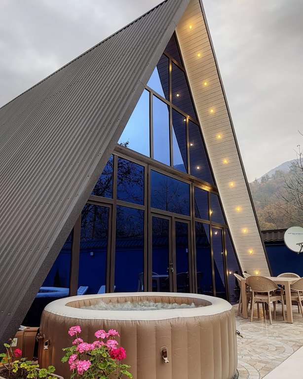 Qəbələ XW5C+RC Nohurqishlaq, Azerbaycan günlük kirayə A-Frame 150 AZN-a 4 otaqlı