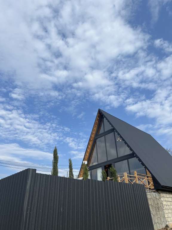 Quba 89HR+7Q Qechresh, Azerbaycan günlük kirayə A-Frame 150 AZN-a 3 otaqlı Quba 89HR+7Q Qechresh, Azerbaycan günlük kirayə A-Frame 150 AZN-a 3 otaqlı