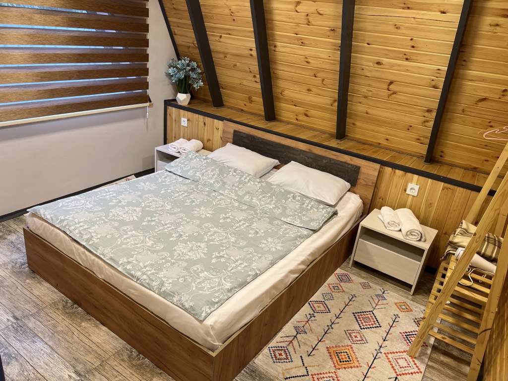Quba 89HR+7Q Qechresh, Azerbaycan günlük kirayə A-Frame 150 AZN-a 3 otaqlı Quba 89HR+7Q Qechresh, Azerbaycan günlük kirayə A-Frame 150 AZN-a 3 otaqlı