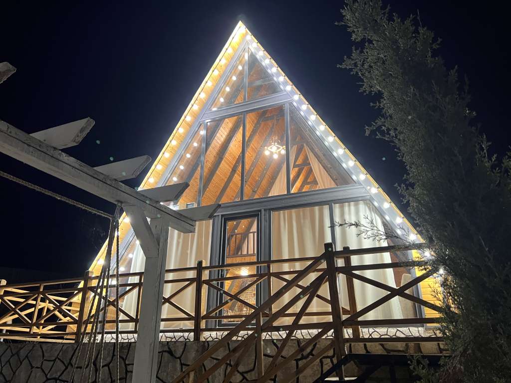 Quba 89HR+7Q Qechresh, Azerbaycan günlük kirayə A-Frame 150 AZN-a 3 otaqlı Quba 89HR+7Q Qechresh, Azerbaycan günlük kirayə A-Frame 150 AZN-a 3 otaqlı