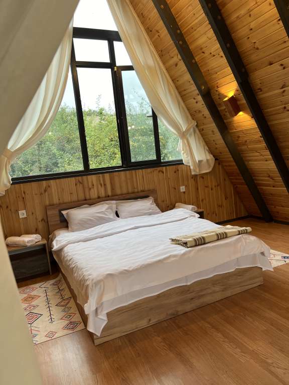 Quba 89HR+7Q Qechresh, Azerbaycan günlük kirayə A-Frame 150 AZN-a 3 otaqlı Quba 89HR+7Q Qechresh, Azerbaycan günlük kirayə A-Frame 150 AZN-a 3 otaqlı