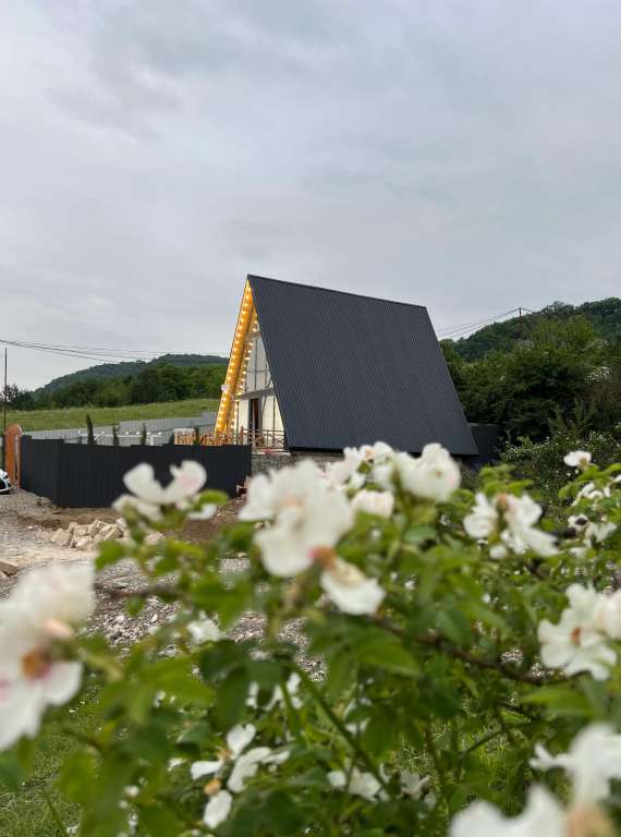 Quba 89HR+7Q Qechresh, Azerbaycan günlük kirayə A-Frame 150 AZN-a 3 otaqlı Quba 89HR+7Q Qechresh, Azerbaycan günlük kirayə A-Frame 150 AZN-a 3 otaqlı