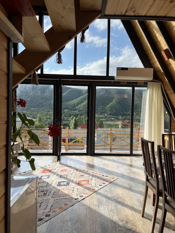 Quba 89HR+7Q Qechresh, Azerbaycan günlük kirayə A-Frame 150 AZN-a 3 otaqlı Quba 89HR+7Q Qechresh, Azerbaycan günlük kirayə A-Frame 150 AZN-a 3 otaqlı