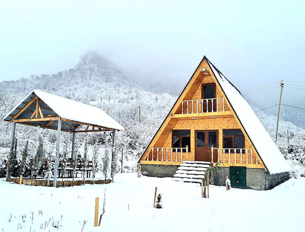 İsmayıllı X28W+GW Qalacıq, Azerbaycan Azərbaycanda günlük kirayə A-Frame 99 AZN-a 4 otaqlı