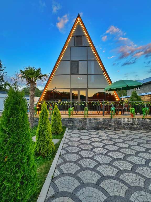 Qəbələ 67 Qara Qarayev, Gebele 3600, Azerbaycan Azərbaycanda günlük kirayə A-Frame 250 AZN-a 5 otaqlı
