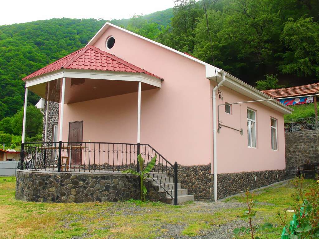 Qax Qax rayonu günlük kirayə Həyət evi / Villa 90 AZN-a 3 otaqlı Qax Qax rayonu günlük kirayə Həyət evi / Villa 90 AZN-a 3 otaqlı