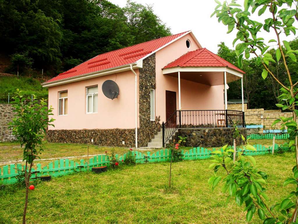 Qax Qax rayonu Azərbaycanda günlük kirayə Həyət evi / Villa 90 AZN-a 3 otaqlı