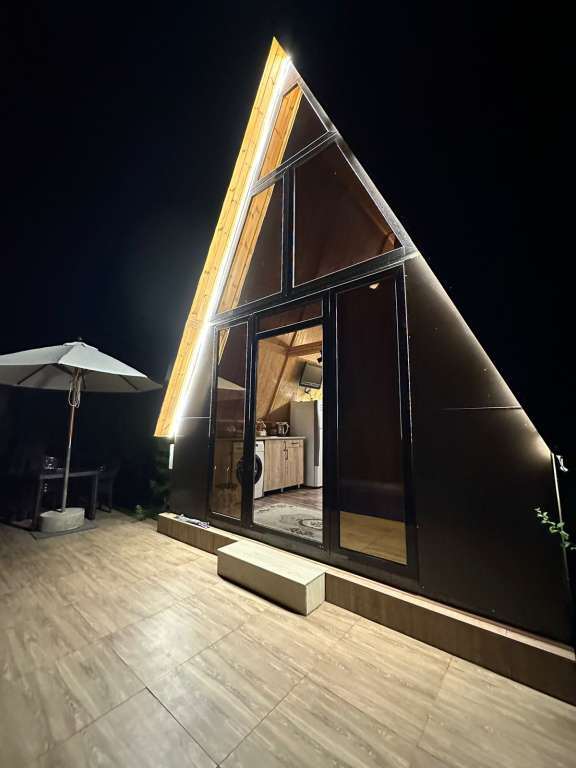 Qəbələ Vəndam, Azerbaycan günlük kirayə A-Frame 170 AZN-a 2 otaqlı