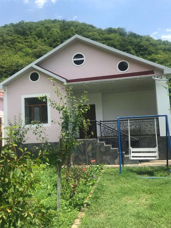 Qax Qax rayonu Azərbaycanda günlük kirayə Həyət evi / Villa 100 AZN-a 4 otaqlı