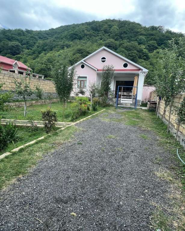 Qax Qax rayonu günlük kirayə Həyət evi / Villa 100 AZN-a 4 otaqlı Qax Qax rayonu günlük kirayə Həyət evi / Villa 100 AZN-a 4 otaqlı