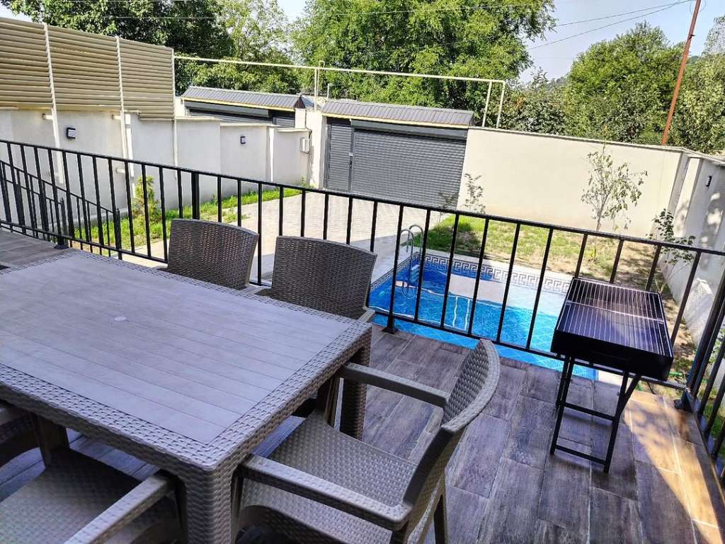 Qəbələ XW47+5G Nohurqışlaq, Azərbaycan günlük kirayə A-Frame 240 AZN-a 3 otaqlı