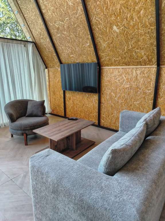 Qəbələ XW47+5G Nohurqışlaq, Azərbaycan günlük kirayə A-Frame 240 AZN-a 3 otaqlı