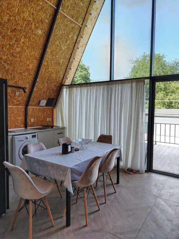 Qəbələ XW47+5G Nohurqışlaq, Azərbaycan günlük kirayə A-Frame 240 AZN-a 3 otaqlı