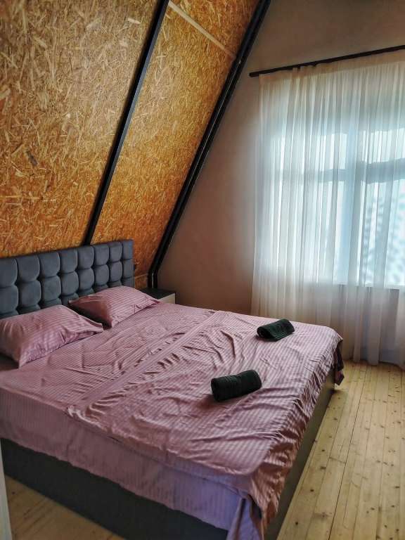 Qəbələ XW47+5G Nohurqışlaq, Azərbaycan günlük kirayə A-Frame 240 AZN-a 3 otaqlı