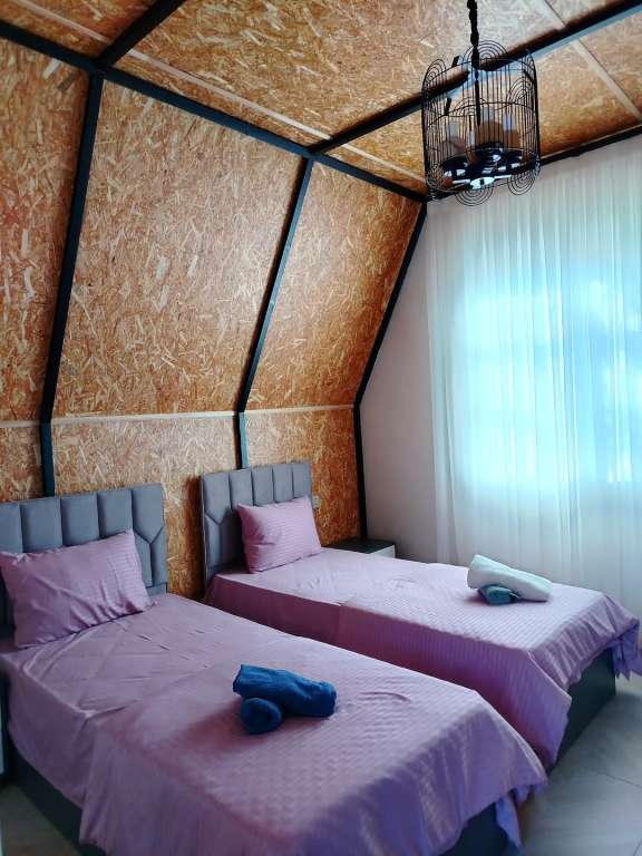 Qəbələ XW47+5G Nohurqışlaq, Azərbaycan günlük kirayə A-Frame 240 AZN-a 3 otaqlı