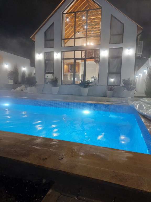 Quba 5739+7V Əlik, Азербайджан Azərbaycanda günlük kirayə Həyət evi / Villa 300 AZN-a 4 otaqlı