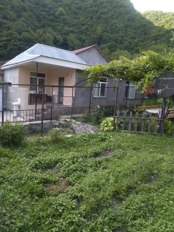 Qax Qax, Азербайджан Azərbaycanda günlük kirayə Həyət evi / Villa 70 AZN-a 3 otaqlı