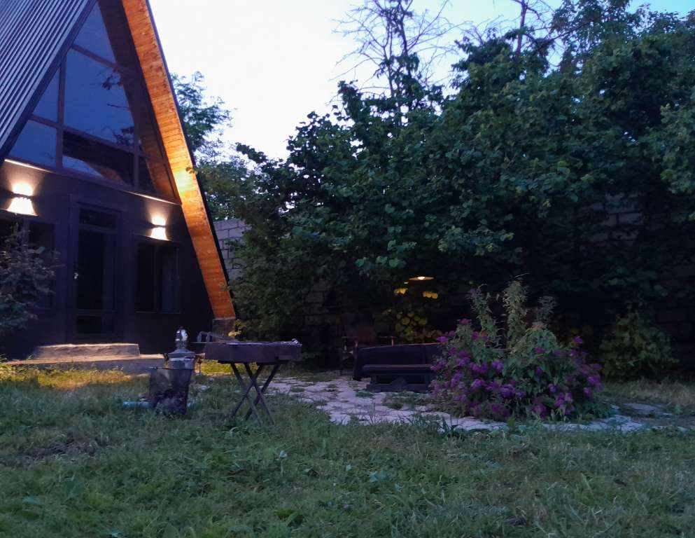 Qusar 53 Zərifə Əliyeva, Qusar, Азербайджан Azərbaycanda günlük kirayə A-Frame 50 AZN-a 2 otaqlı