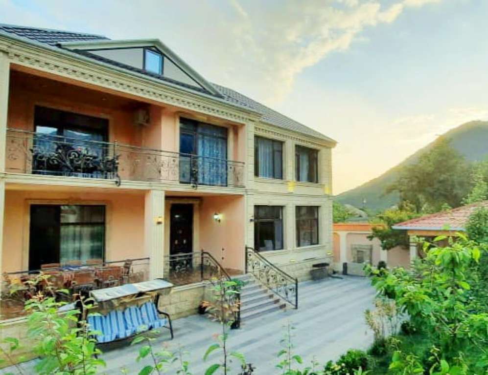 Qəbələ Qəbələ Xanlar restoranı, Mahammad Nakhchivani Street, Баку, Азербайджан Azərbaycanda günlük kirayə Həyət evi / Villa 180 AZN-a 5 otaqlı