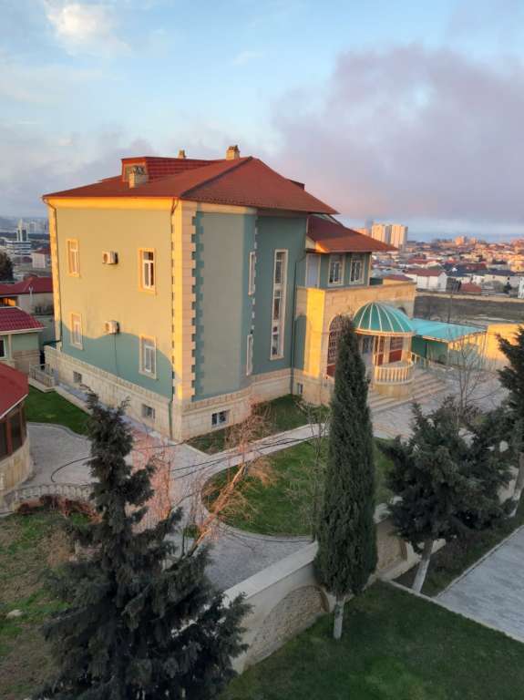 Bakı Badamdar, Bakı, Азербайджан Azərbaycanda günlük kirayə Həyət evi / Villa 450 AZN-a 8 otaqlı