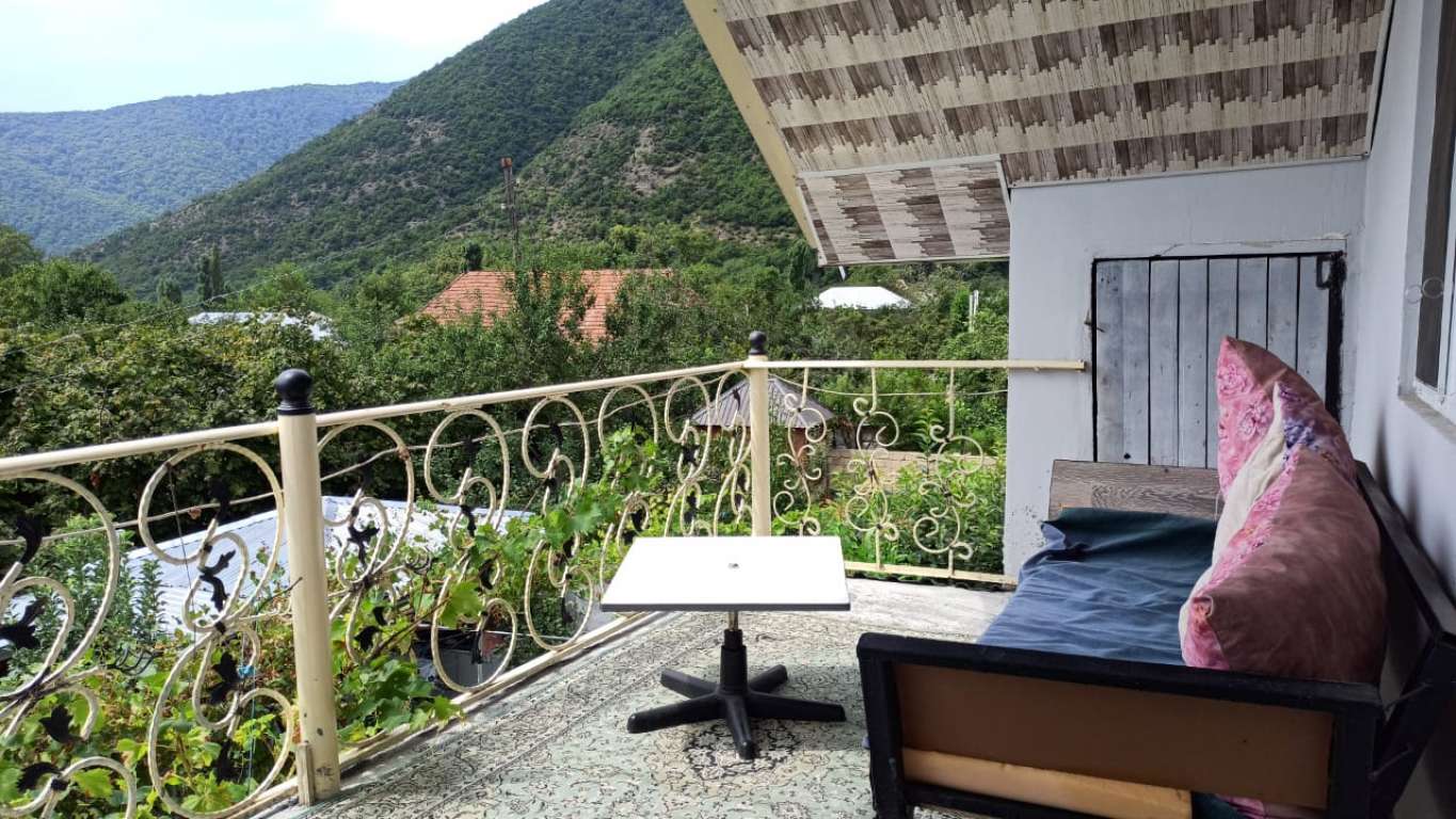 Qax Qaxbaş günlük kirayə Həyət evi / Villa 70 AZN-a 3 otaqlı
