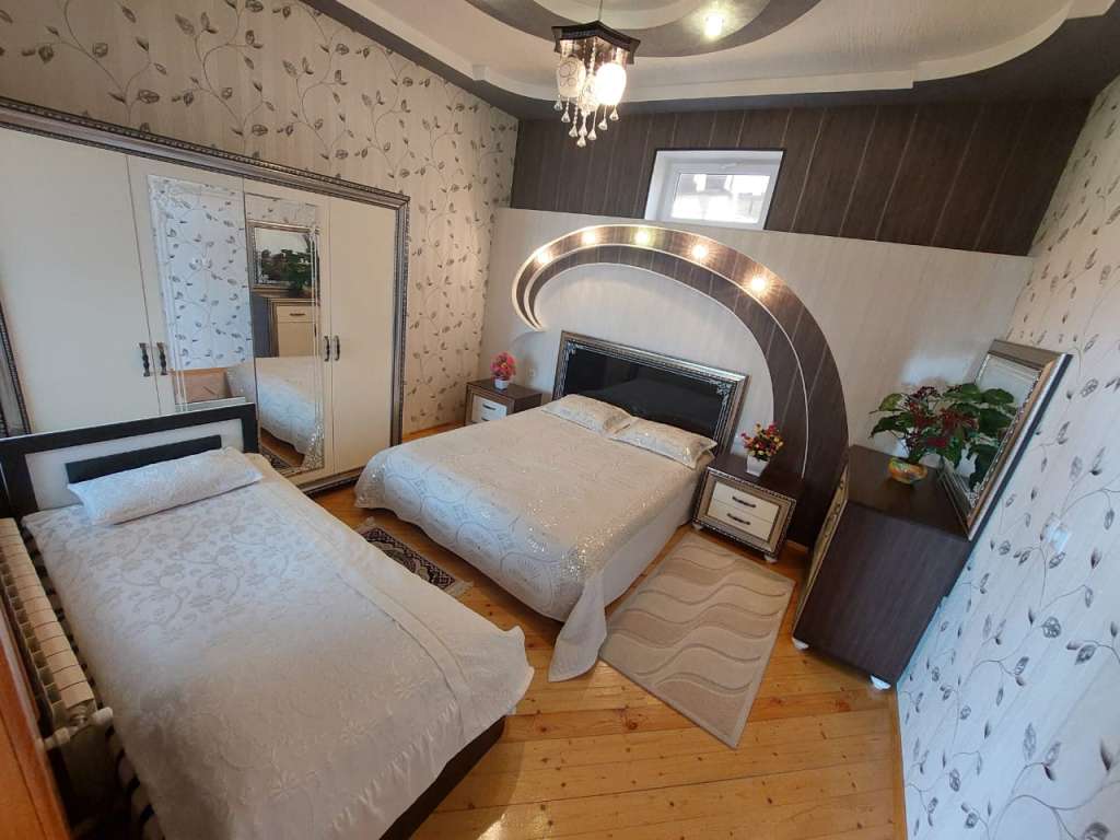 Şəki Salman Mümtaz, Şeki, Azerbaycan günlük kirayə Həyət evi / Villa 100 AZN-a 4 otaqlı