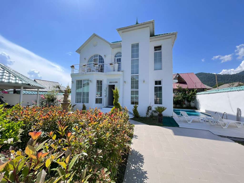 Qəbələ Qəbələ, Azerbaycan günlük kirayə Həyət evi / Villa 200 AZN-a 5 otaqlı