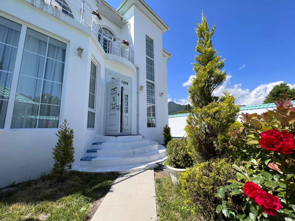 Qəbələ Qəbələ, Azerbaycan günlük kirayə Həyət evi / Villa 200 AZN-a 5 otaqlı