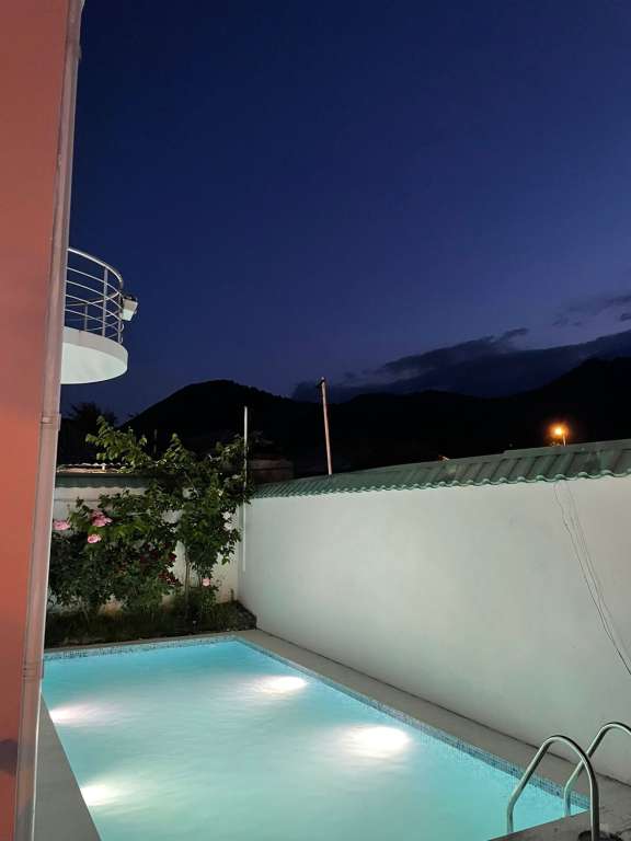 Qəbələ Qəbələ, Azerbaycan günlük kirayə Həyət evi / Villa 200 AZN-a 5 otaqlı