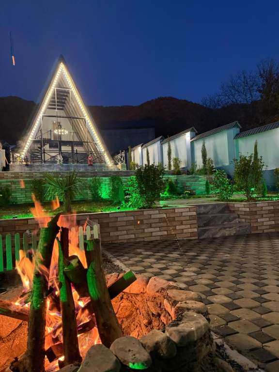 Qəbələ Qəbələ, Azerbaycan günlük kirayə Həyət evi / Villa 200 AZN-a 4 otaqlı