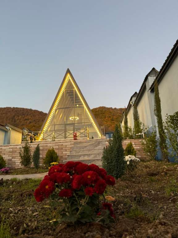 Qəbələ Qəbələ, Azerbaycan günlük kirayə Həyət evi / Villa 200 AZN-a 4 otaqlı