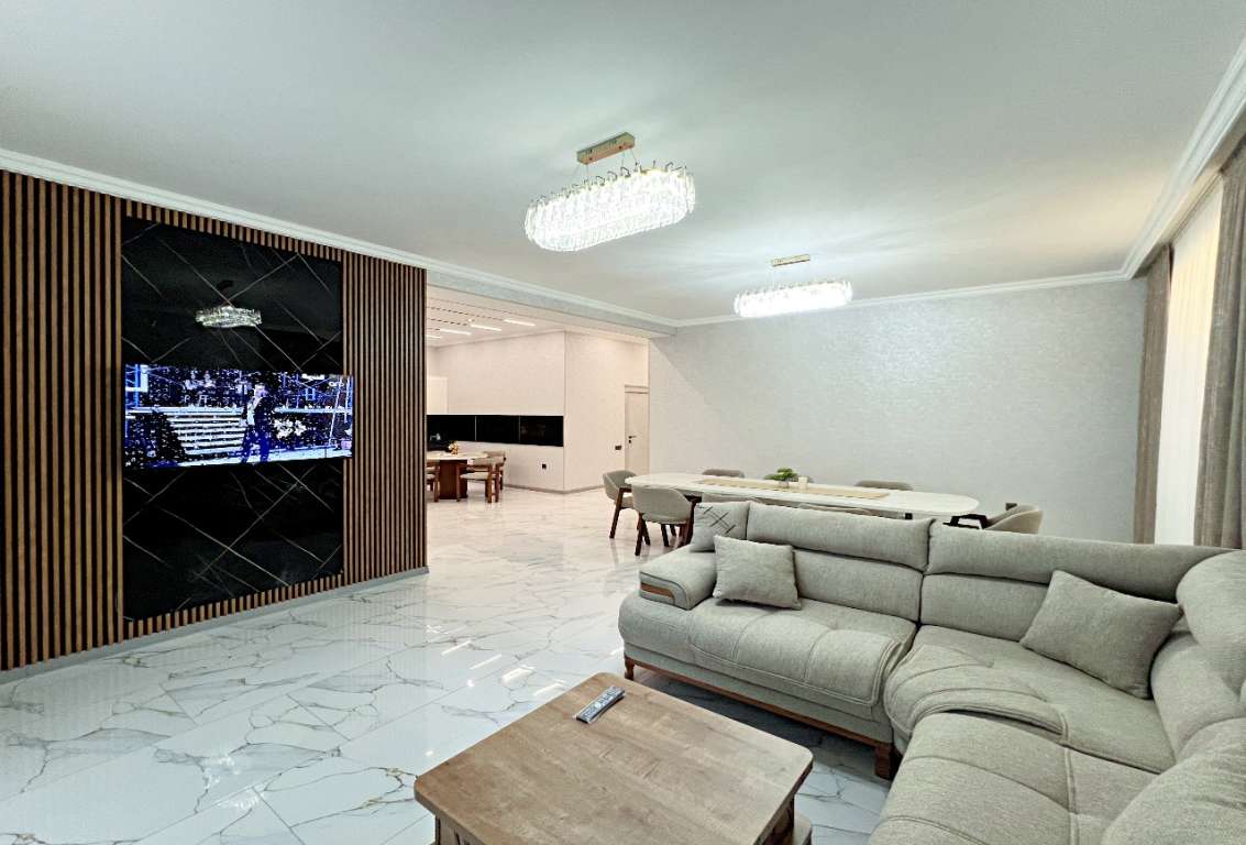Qəbələ 9 Cəfər Cabbarlı, Qəbələ, Azərbaycan günlük kirayə Həyət evi / Villa 250 AZN-a 7 otaqlı