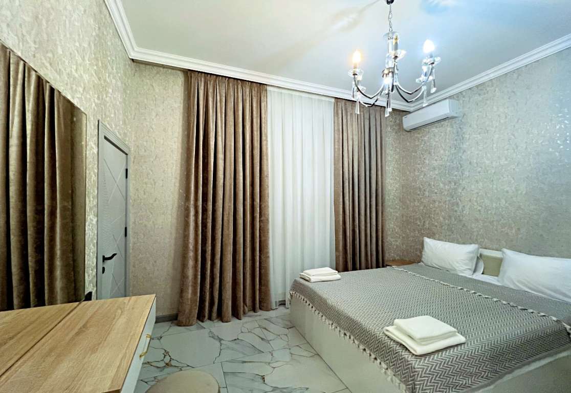 Qəbələ 9 Cəfər Cabbarlı, Qəbələ, Azərbaycan günlük kirayə Həyət evi / Villa 250 AZN-a 7 otaqlı