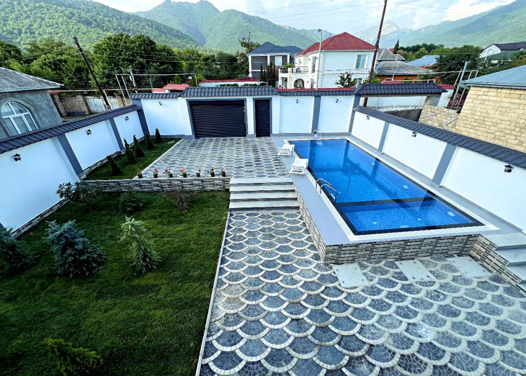 Qəbələ 9 Cəfər Cabbarlı, Qəbələ, Azərbaycan günlük kirayə Həyət evi / Villa 250 AZN-a 7 otaqlı