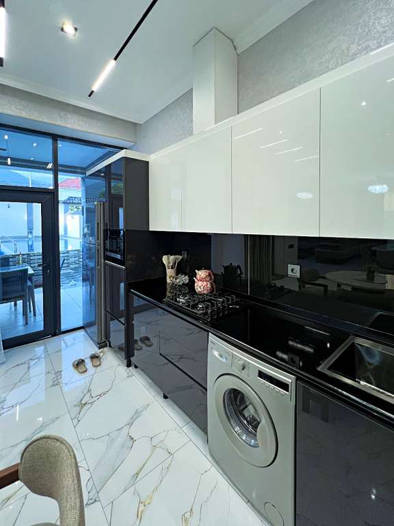 Qəbələ 9 Cəfər Cabbarlı, Qəbələ, Azərbaycan günlük kirayə Həyət evi / Villa 250 AZN-a 7 otaqlı