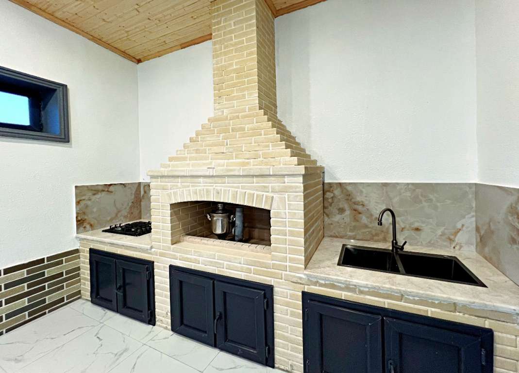 Qəbələ 9 Cəfər Cabbarlı, Qəbələ, Azərbaycan günlük kirayə Həyət evi / Villa 250 AZN-a 7 otaqlı