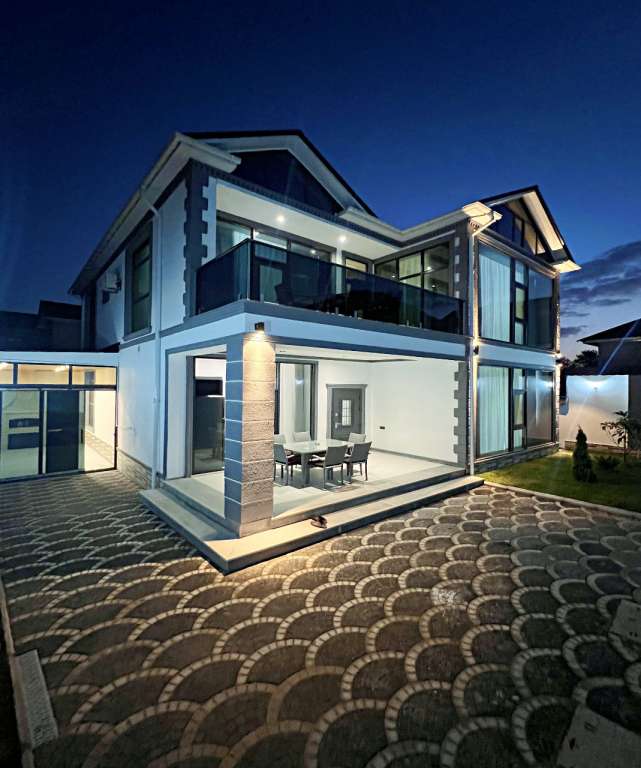 Qəbələ 9 Cəfər Cabbarlı, Qəbələ, Azərbaycan günlük kirayə Həyət evi / Villa 250 AZN-a 7 otaqlı