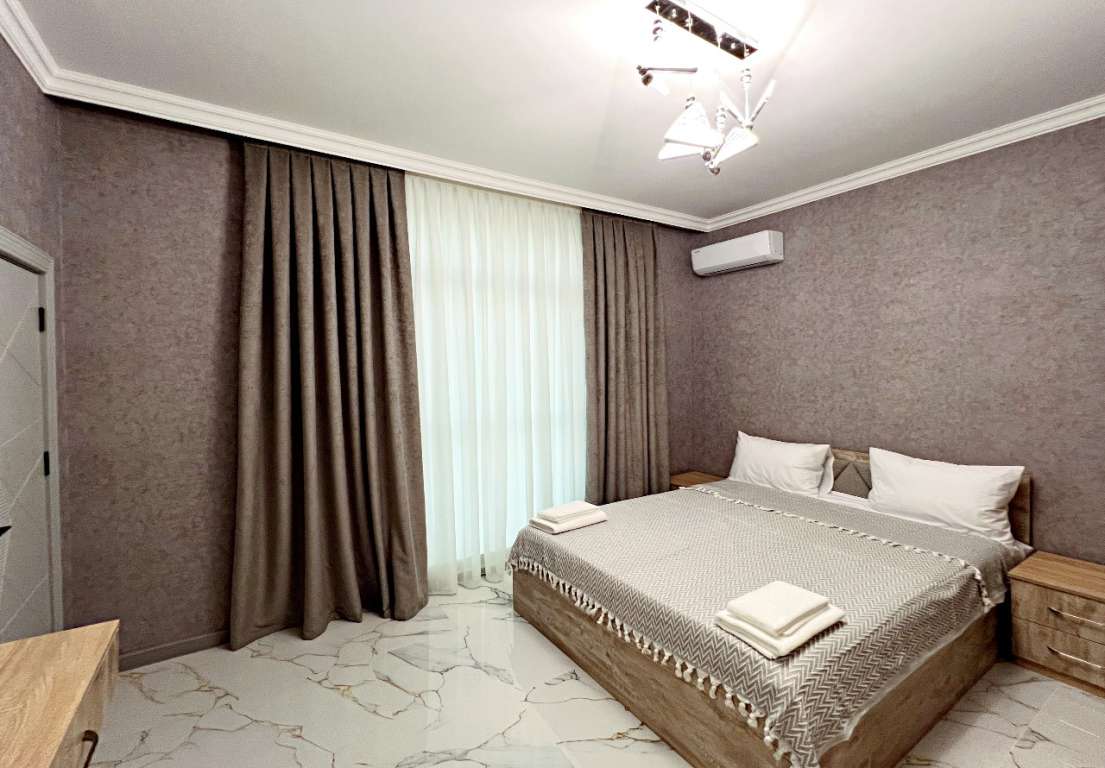 Qəbələ 9 Cəfər Cabbarlı, Qəbələ, Azərbaycan günlük kirayə Həyət evi / Villa 250 AZN-a 7 otaqlı