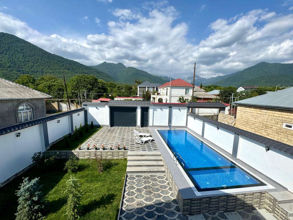 Qəbələ 9 Cəfər Cabbarlı, Qəbələ, Azərbaycan günlük kirayə Həyət evi / Villa 250 AZN-a 7 otaqlı