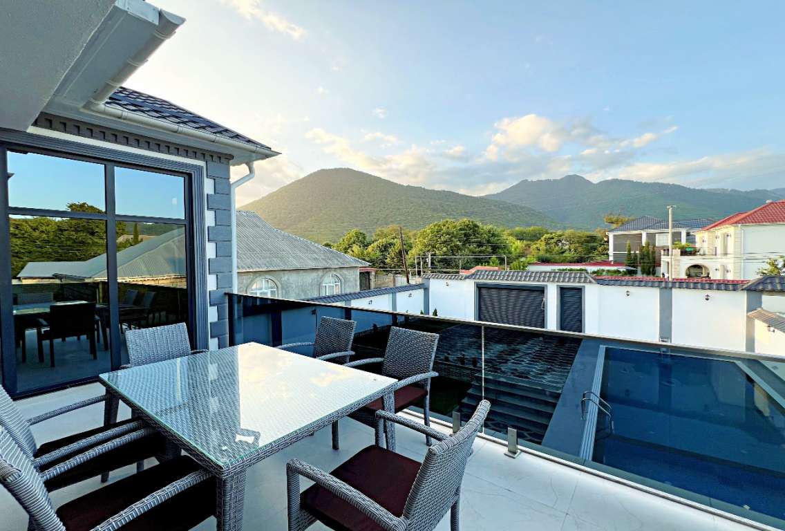 Qəbələ 9 Cəfər Cabbarlı, Qəbələ, Azərbaycan günlük kirayə Həyət evi / Villa 250 AZN-a 7 otaqlı