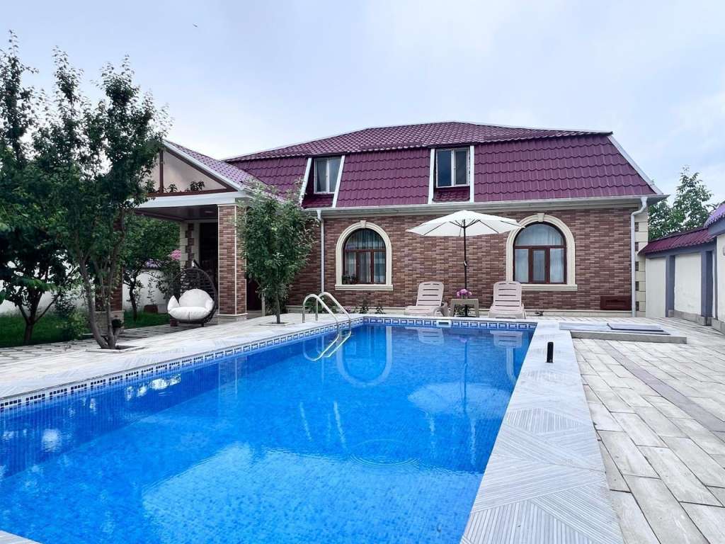 Qəbələ Q.Qarayev küçəsi günlük kirayə Həyət evi / Villa 120 AZN-a 3 otaqlı