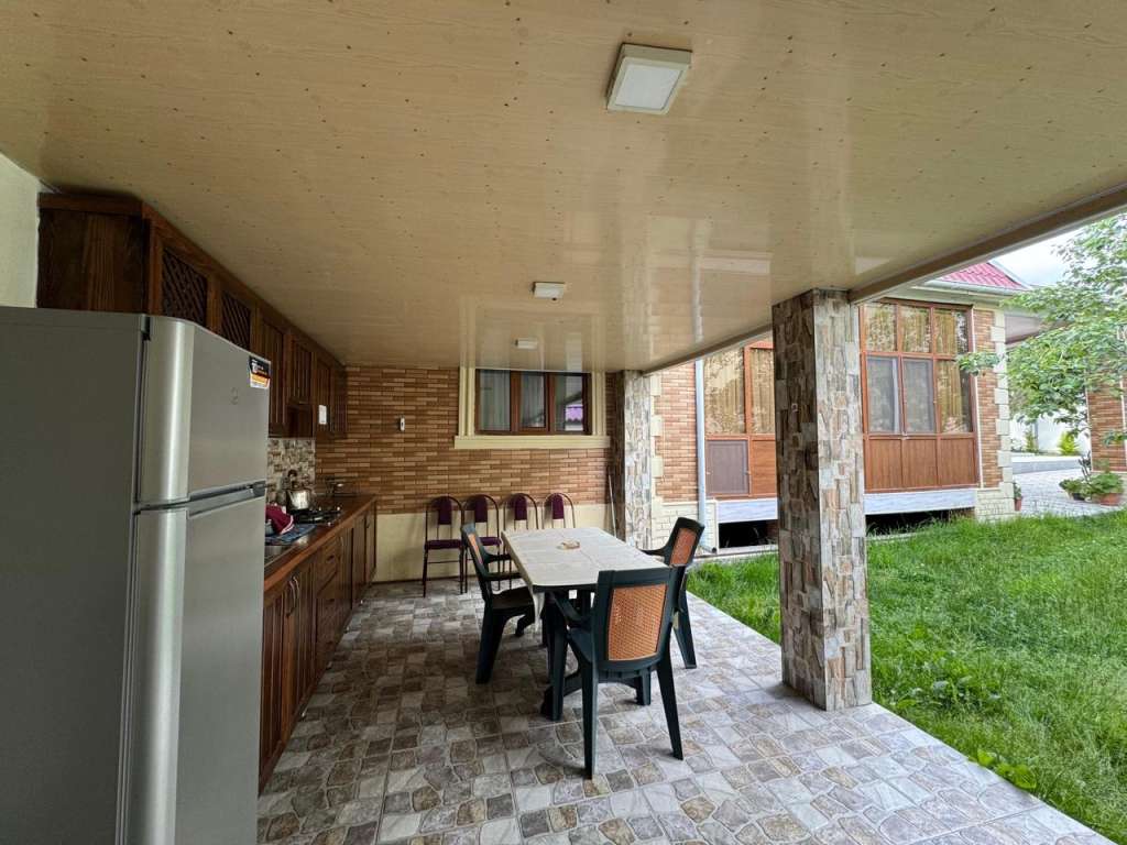 Qəbələ Q.Qarayev küçəsi günlük kirayə Həyət evi / Villa 120 AZN-a 3 otaqlı