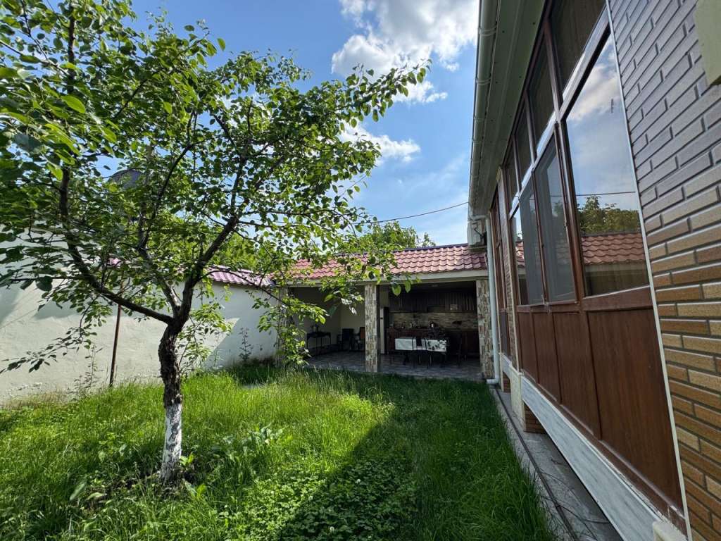 Qəbələ Q.Qarayev küçəsi günlük kirayə Həyət evi / Villa 120 AZN-a 3 otaqlı