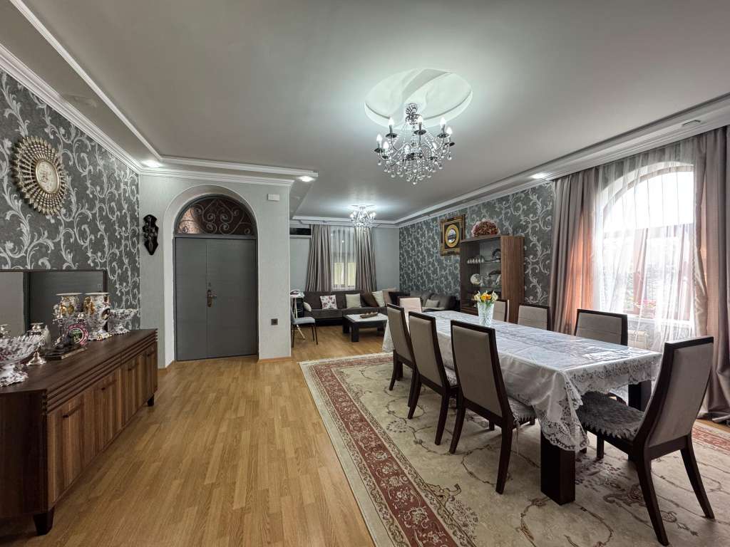 Qəbələ Q.Qarayev küçəsi günlük kirayə Həyət evi / Villa 120 AZN-a 3 otaqlı