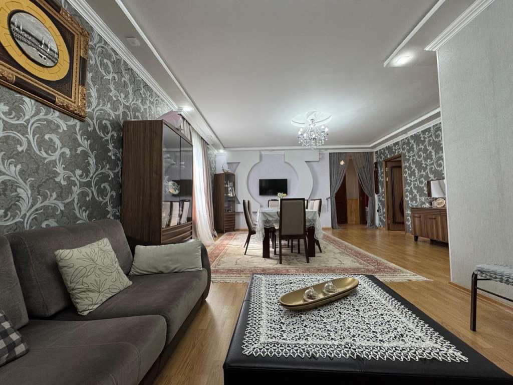 Qəbələ Q.Qarayev küçəsi günlük kirayə Həyət evi / Villa 120 AZN-a 3 otaqlı