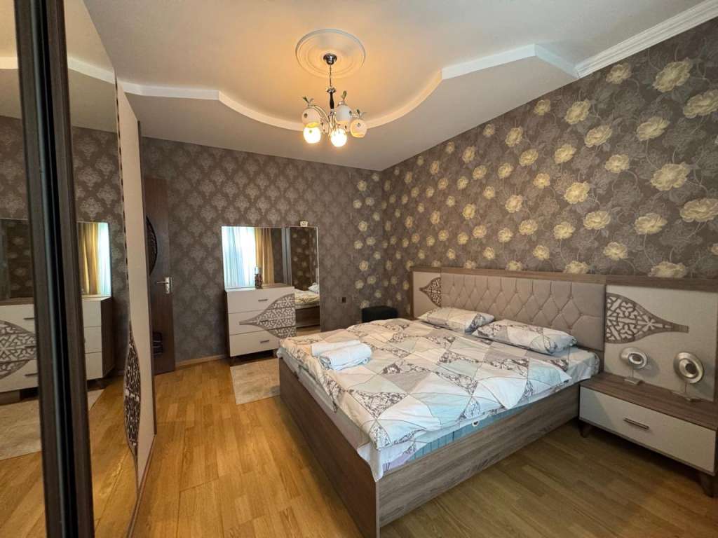 Qəbələ Q.Qarayev küçəsi günlük kirayə Həyət evi / Villa 120 AZN-a 3 otaqlı