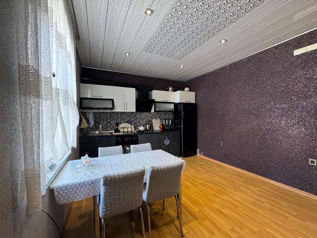 Qəbələ Q.Qarayev küçəsi günlük kirayə Həyət evi / Villa 120 AZN-a 3 otaqlı