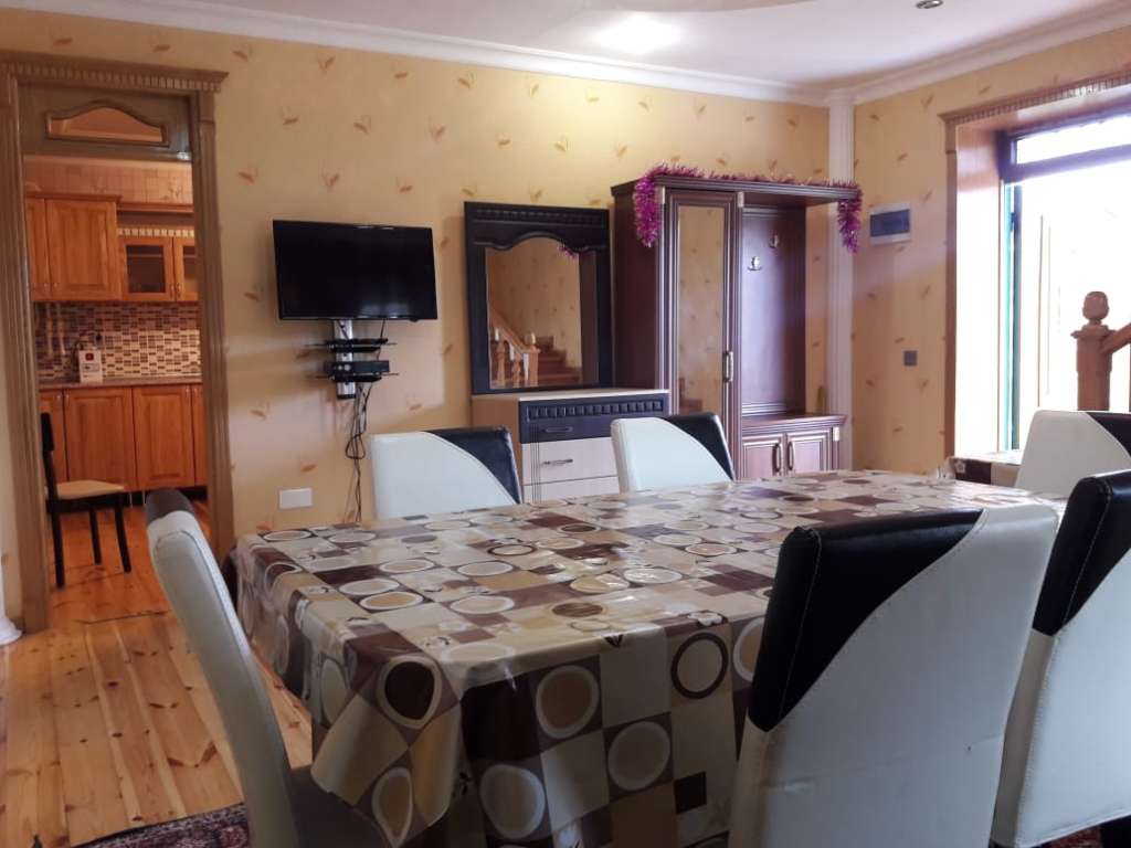 Qəbələ Qəbələ, Азербайджан günlük kirayə Həyət evi / Villa 200 AZN-a 5 otaqlı