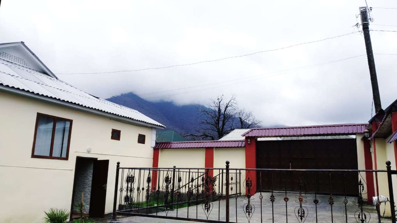 Qəbələ Qəbələ, Азербайджан Azərbaycanda günlük kirayə Həyət evi / Villa 70 AZN-a 4 otaqlı